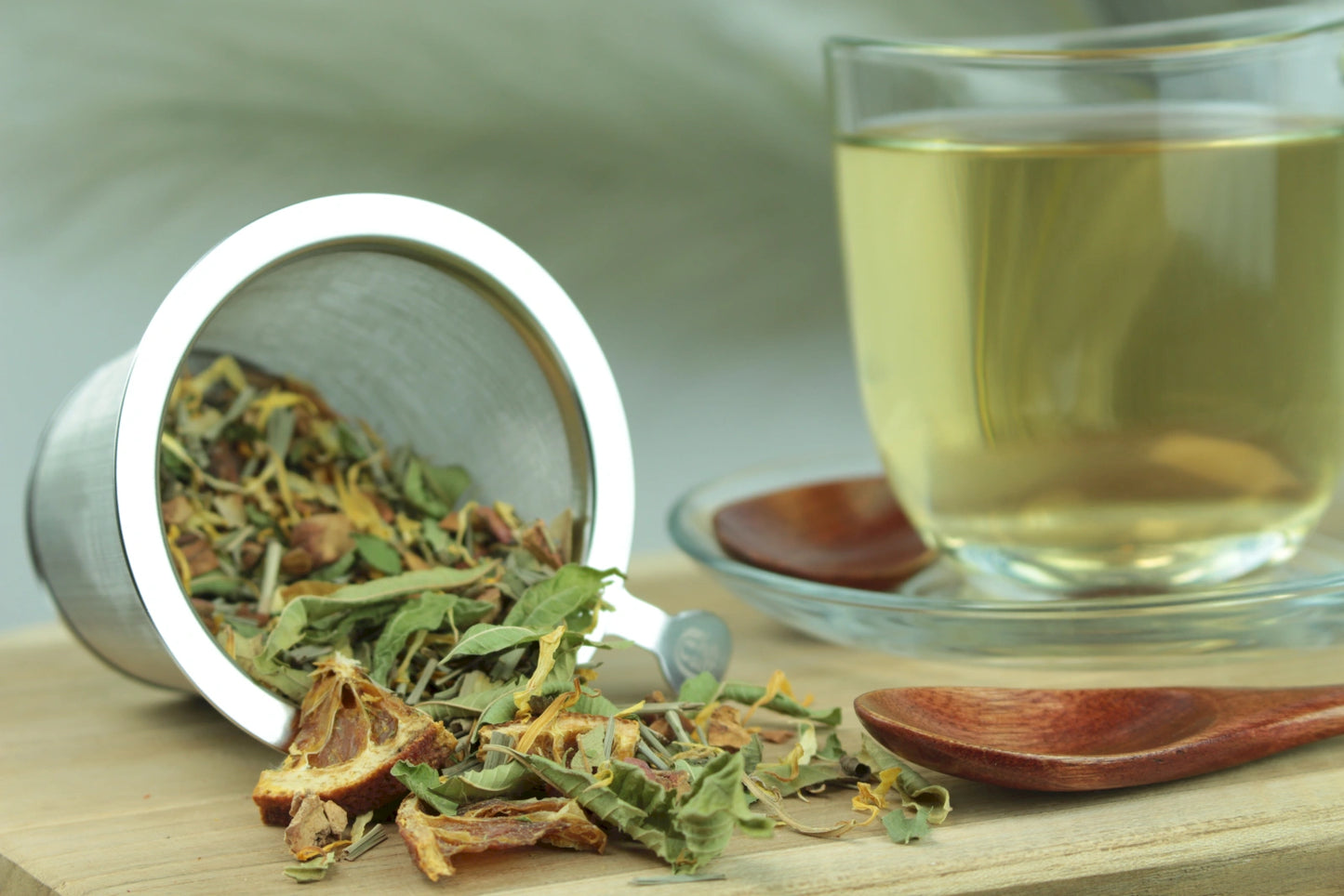 Quelle des Glücks – Naturbelassene Kräuter-Früchteteemischung mit Zitronenmyrte & Lemongras