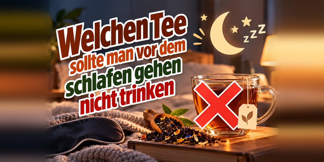 Tasse Tee mit rotem Kreuz neben Teeblättern, Schlafmaske und Mond am Nachttisch, dazu die Frage, welchen Tee man vor dem Schlafen nicht trinken sollte