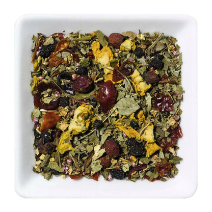 Alpina Kräutertee, lose Kräuterteemischung mit Beeren und Blüten in weißer Schale