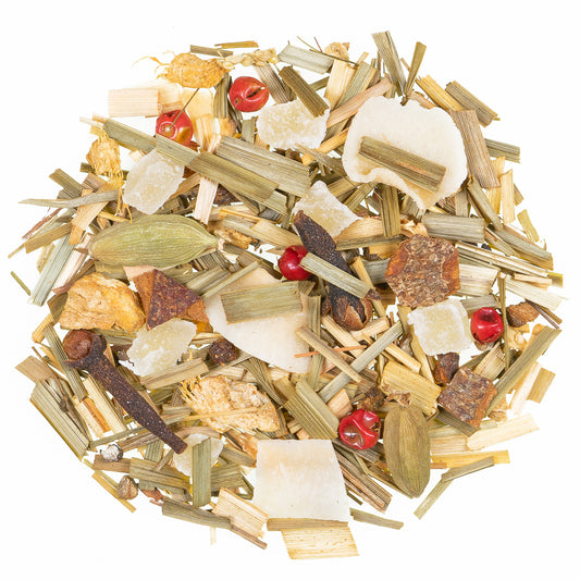 Kräutertee mit Lemongras, Gewürzen und Fruchtstücken – exotische Mischung mit würzig-frischer Chai-Note