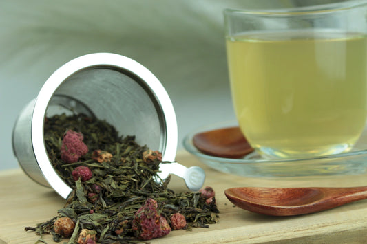 Sencha Orchideenbeere – Aromatisierte Grünteemischung mit weißem Tee