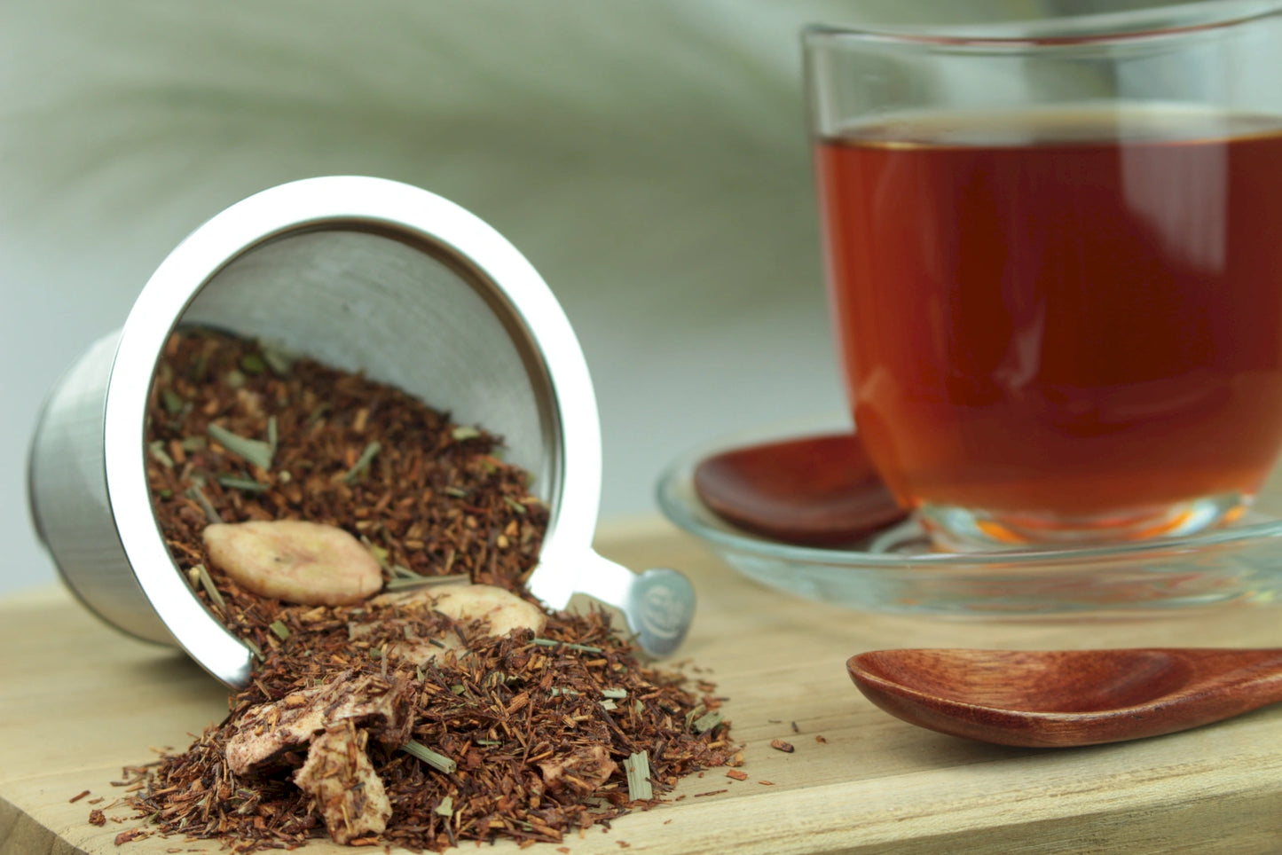 Zauber der Savanne – Aromatisierter Rooibos-Tee mit Mango, Ananas & Zitrone