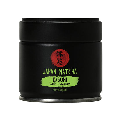 Schwarze Dose "Japan Matcha Kasumi Daily Pleasure", 100% organic, freigestellt vor weißem Hintergrund