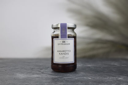Produktfoto des Glases mit Amaretto-Mandel-Kandis mit Amaretto-Sirup von L.W.C. Michelsen für edlen Teegenuss.