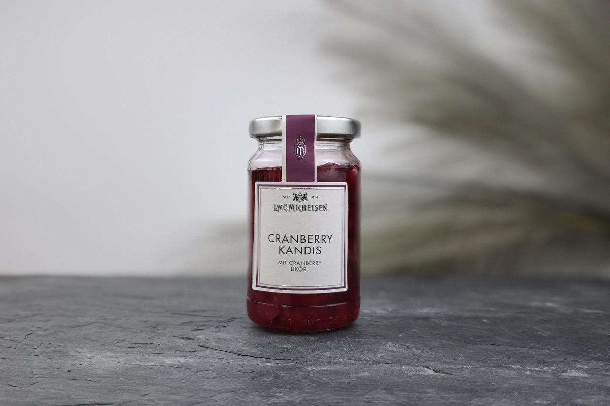 Produktfoto des Glases mit Cranberry-Kandis von L.W.C. Michelsen für ein fruchtiges Geschmackserlebnis im Tee.
