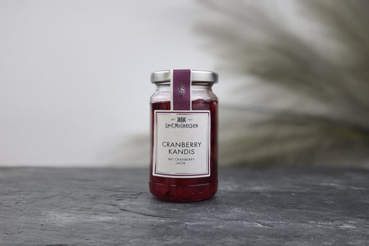 Produktfoto des Glases mit Cranberry-Kandis von L.W.C. Michelsen für ein fruchtiges Geschmackserlebnis im Tee.