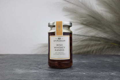 Produktfoto des Glases mit Irish-Whiskey-Kandis von L.W.C. Michelsen mit original Irish-Malt-Whiskey.