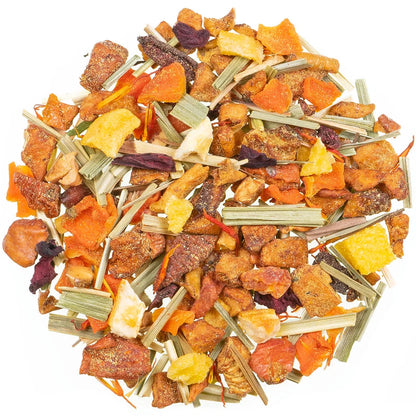 Freigestellte Nahaufnahme der losen Früchtetee-Mischung "Vitaminquelle" mit Zitronengras, Hibiskus und getrockneten Fruchtstücken